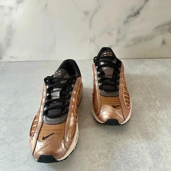 Air Max Tailwind 4 in Metallica Red Bronze - Picture 2 of 7